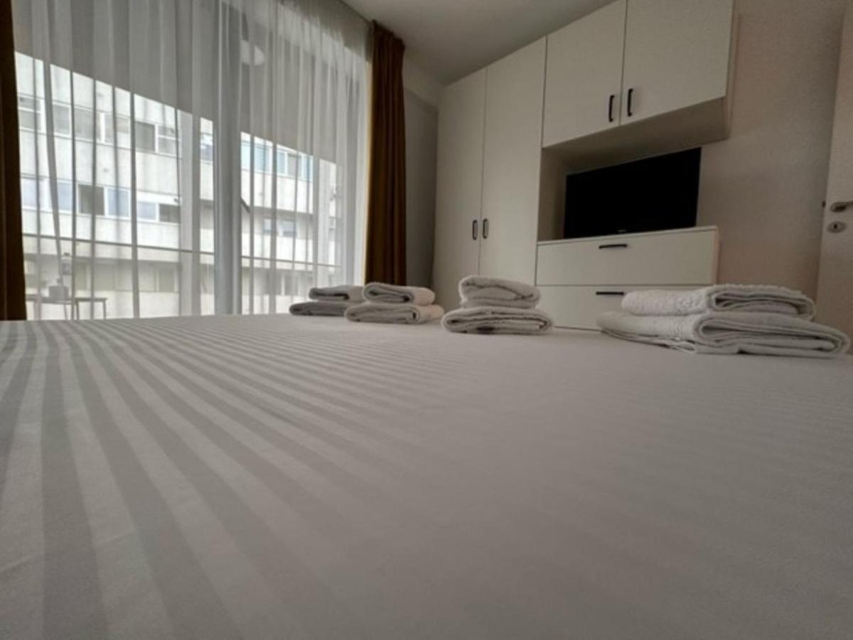 Escape Lounge Apartman Craiova Kültér fotó
